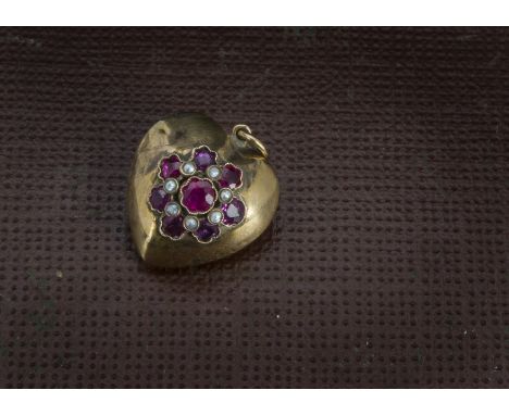 A late 19th century 9ct gold ruby and pearl pendant, in the form of a heart, with cluster to front, 3.6g and 2.3cm 