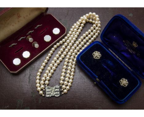 A collection of jewellery, some presented in a walnut box with mop panel to lid, including three small amber style brooches, 