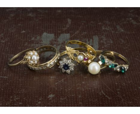 Five gold rings, including a 22ct gold example lacking a stone, 2.5g, and 18ct gold sapphire and diamond cluster, 3.6g, a 9ct