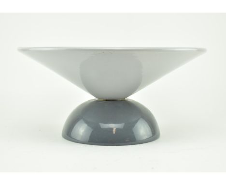 A vintage late 20th century 1980s ceramic centrepiece by Baldelli. The centrepiece in glazed ceramic composed of a grey conic