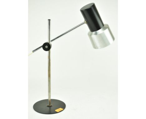 Prova Lighting - A retro mid 20th century 1960s Italian adjustable desk / bedside table lamp light. The lamp having cylindric