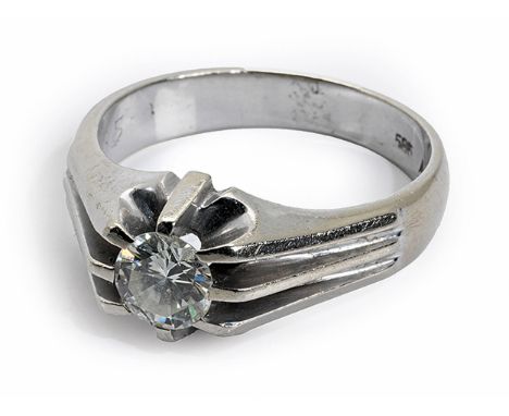 Brillant-SolitärringRingweite: 59. Gewicht: ca. 6,9 g. WG 585. Klassischer Solitärring mit Brillant, ca. 0,65 ct J-K/VS, in K