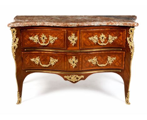 Feine Louis XV-Kommode85 x 146 x 66 cm. Die Bronzen mit Punzierung „R Couronné“ (verwendet 1745 - 1749). Frankreich, Mitte 18