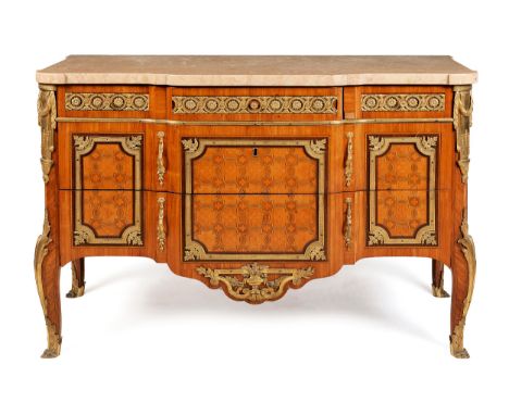 Louis XVI-Transitions-Kommode88 x 127 x 57 cm. Mathieu-Guillaume Cramer, zug., Meister 1771. Paris, um 1780.In Bronzesabots s