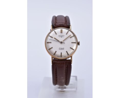 A GENTS MID TO LATE TWENTHIETH CENTURY 9CT GOLD ROTARY WRISTWATCH, case measuring approximately 31mm in diameter, silvered ba