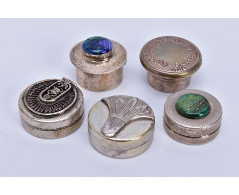 A COLLECTION OF FIVE WHITE METAL ASSORTED PILL CASES round in shape and of various sizes, one blue enamel design stamped '925