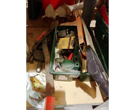 Mixed tools in a green carry box, L: 38cm. Not available for in-house P&amp;P 