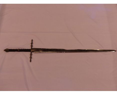 Full size Lord Of The Rings replica sword: The Witch Kings sword, overall L: 134 cm. Not available for in-house P&amp;P 