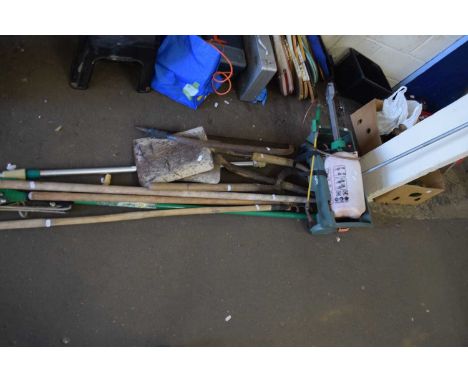 Mixed Lot: Various assorted garden tools