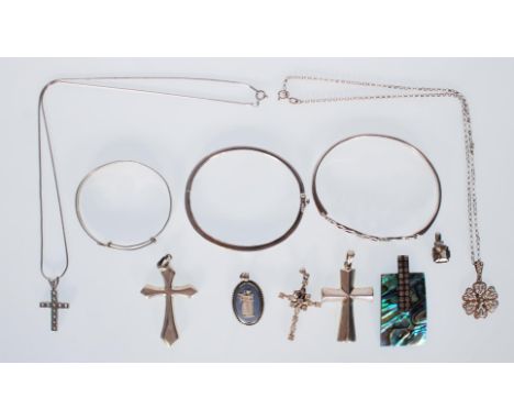 A selection of silver jewellery to include a celtic knot design bangle, a hinged bangle channel set with square cut white sto