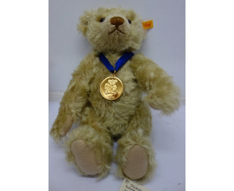 A Steiff collectors bear made for Danbury Mint, 2004