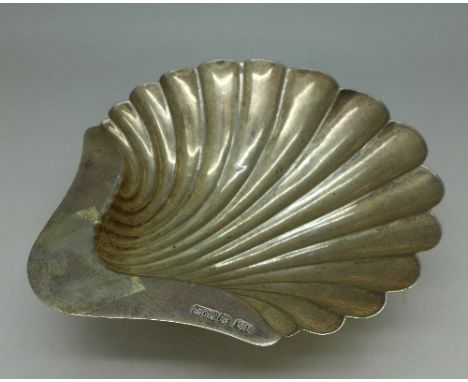 A silver shell shaped butter dish, Sheffield 1913, weight 94g