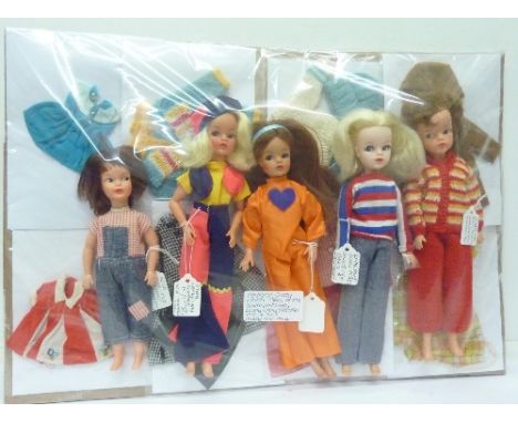 Pedigree Sindy and Patch dolls including centre part Sindy and gauntlet Sindy wearing zinga-ding outfit