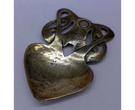 A white metal Art Nouveau caddy spoon, 80mm x 53mm