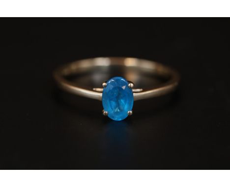 Ladies 9ct Gold Apatite facetted claw set ring Size L. 1.4g total weight 