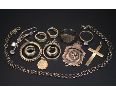 Collection of assorted 9ct Gold findings to include Signet ring, Sovereign Pendant mount etc 36g total weight