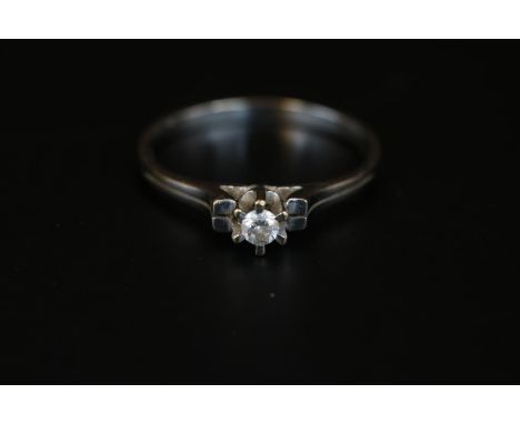 Ladies 18ct White Gold Diamond Solitaire ring Size P. 2.3g total weight 
