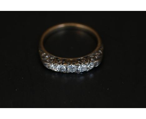 Ladies White metal Diamond set ring of 6 stones Size I. 2.8g total weight 