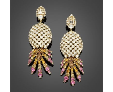 Christian DIOR, collection Haute Couture Printemps/Eté 1991.. Paire de clips-pendants d'oreilles.Directeur artistique: Gianfr