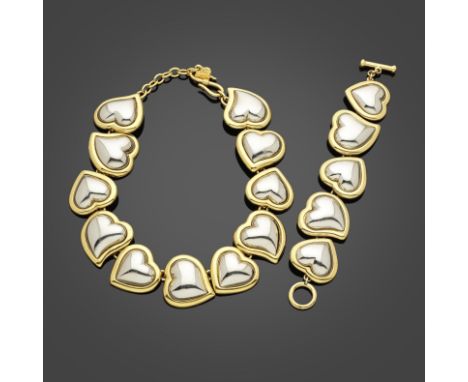 Yves Saint Laurent Rive Gauche, circa 1990. Collier et bracelet 'Cœur'.En métal doré et métal chromé, fermoir crochet pour le