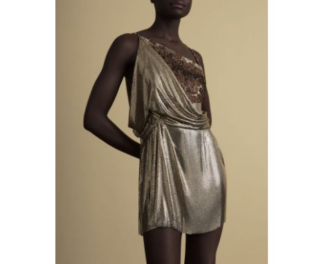 Gianny VERSACE, collection Automne-Hiver 1994. Robe du soir courte en maille Oroton.Créateur: Gianni Versace.Buste à bretelle