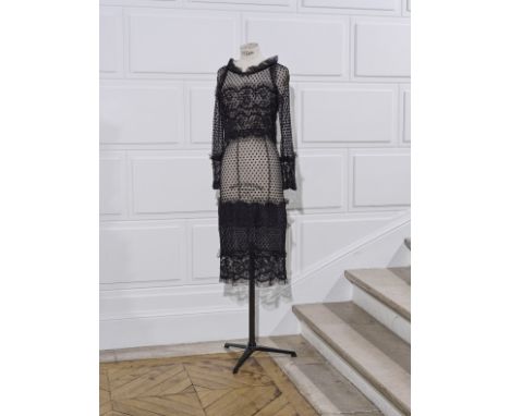Yves SAINT LAURENT Rive Gauche, collection Prêt à Porter Automne-Hiver 1991. Robe de cocktail en tulle plumetis noir.De forme