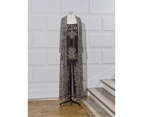 Jean-Louis SCHERRER, collection Haute Couture, Printemps-Eté 2007. Ensemble du soir marron entièrement rebrodéDirecteur artis