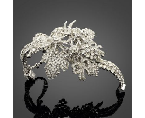 Christian DIOR, collection Haute Couture Automne/Hiver 1990. Important bracelet façon joaillerie.Directeur artistique: Gianfr