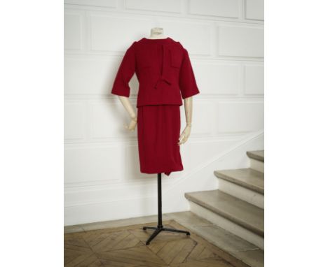 Christian DIOR London, collection Couture, circa 1958/1960. Robe faisant faux deux pièces en tweed rouge.Directeur artistique