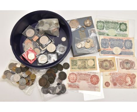 A PLASTIC CHOCOLATE BOX OF MIXED COINS AND BANKNOTES, to include high grade O'Brien 10/- Z14X, O'brien and Peppiatt £1 notes 
