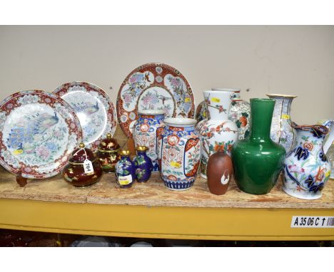 A COLLECTION OF CHINESE, JAPANESE AND JAPANESE INSPIRED CERAMICS to include a pair of modern Japanese plates decorated with p