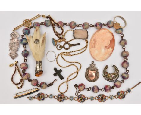 A SMALL BAG OF JEWELLERY, to include an AF silver sweetheart name brooch 'Jeanie', hallmarked Chester, a silver and rose meta