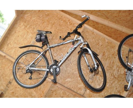 A GIANT MOUNTAIN BIKE with 27 speed lever shift Shimano gears, 19in frame, front and rear disc brakes, frame number 66298128 