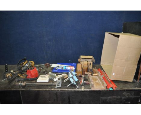 A TRAY CONTAINING VINTAGE TOOLS, including a Bulls head can opener, wooden 17in plane, 8in coffin plane and a 1 1/4 rebate pl