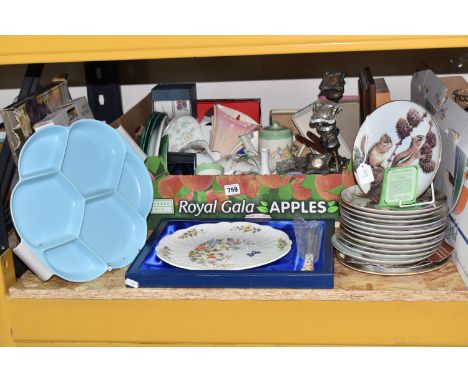 ONE BOX AND LOOSE CERAMICS AND MISCELLANEOUS ITEMS, to include a Poole Pottery twin tone hors d'oeuvre tray, a boxed Aynsley 