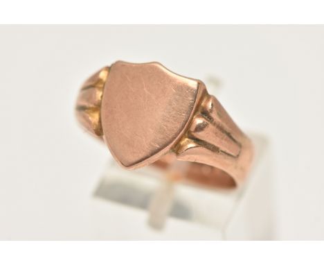 A 9CT ROSE GOLD SIGNET RING, polished shield shape signet with textured shoulders and a polished band, hallmarked 9ct Birming