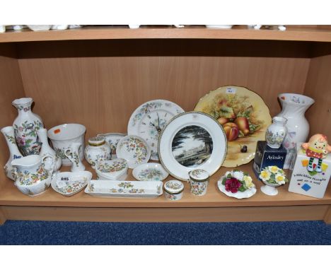 A COLLECTION OF AYNSLEY DECORATIVE CERAMICS to include a group of 'Cottage Garden' giftware items comprising four trinket dis