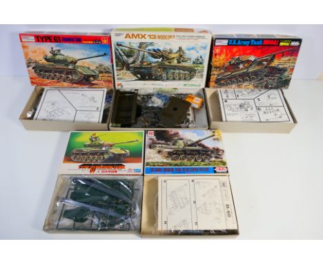 Otaki - Crown - Nichomo - Five boxed vintage 1970's Japanese motorised plastic tank model kits. Lot includes Crown #302-200 J