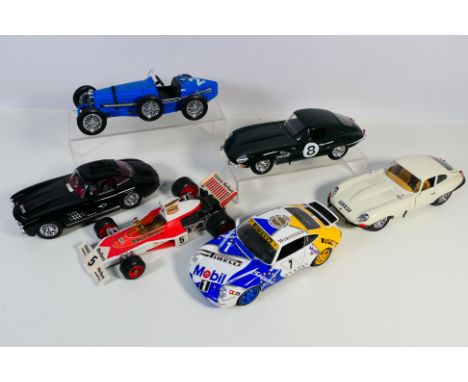 Bburago - Corgi - A group of unboxed cars in 1:18 scale including Jaguar E Type, Porsche 911, Mercedes 300 SL and others. The