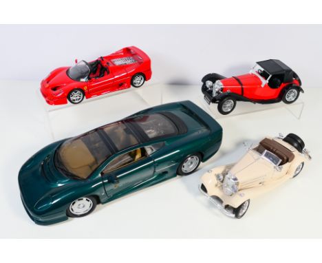 Bburago - Maisto - A group of unboxed cars in 1:18 scale and a 1:12 scale Jaguar XJ220. They show signs of use and appear Fai