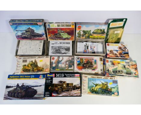 Italeri - Revell - Mirage Hobby - Others - A group of boxed plastic military model kits and plastic soldiers, majority in 1:7