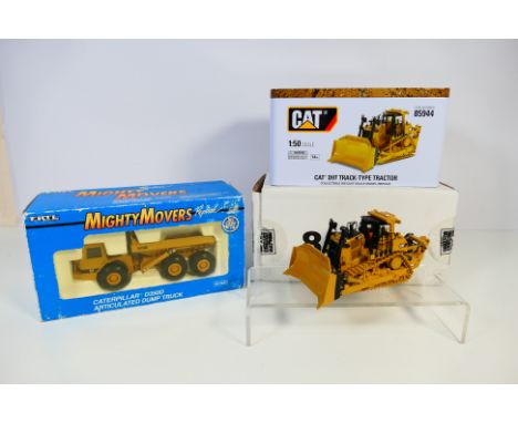Diecast Masters - Ertl - A collectors edition Cat D9T tracked tractor in 1:50 scale in a special collectors tin. # 85944. The