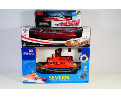 HQ Models - Venis - Other - Three boxed remote control plastic model boats, consiustsing of a RNLI 'Severn' Lifeboat, Venis R