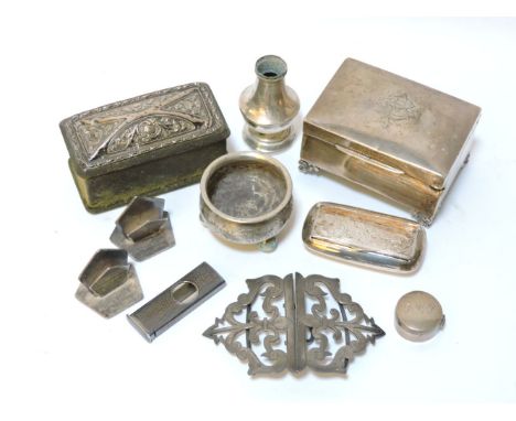 An early 20th century silver ring box, of short feet, a silver snuff box, two silver menu holders, a silver buckle, a cheroot