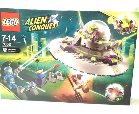Lego 7052 Alien Conquest. P&amp;P Group 1 (£14+VAT for the first lot and £1+VAT for subsequent lots) 