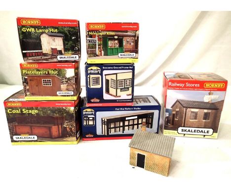 Hornby Skaledale; Coal Stage, Hut, Lamp Hut, Kiosk, all good and boxed, plus unboxed lineside hut and empty box for railway s