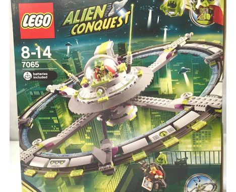 Lego 7065 Alien Conquest. P&amp;P Group 1 (£14+VAT for the first lot and £1+VAT for subsequent lots) 