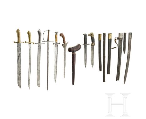 Acht Blankwaffen, deutsch und international, 19./20. Jhdt. Ein württembergisches Faschinenmesser M 1829 mit narbiger Keilklin