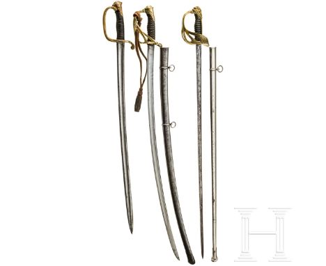 Drei Säbel für Offiziere der Fußtruppen, 19./20. Jhdt. Säbel M 1822 für Offiziere der Infanterie, Klingensignaturen verputzt,
