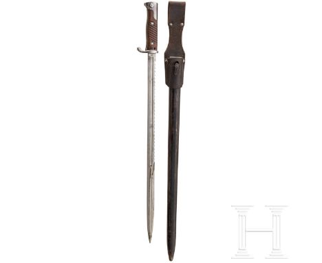 Seitengewehr SG 98 lang mit Sägerücken und Ersatzscheide Kräftige, zweischneidig auslaufende Klinge mit Sägerücken, punziert 